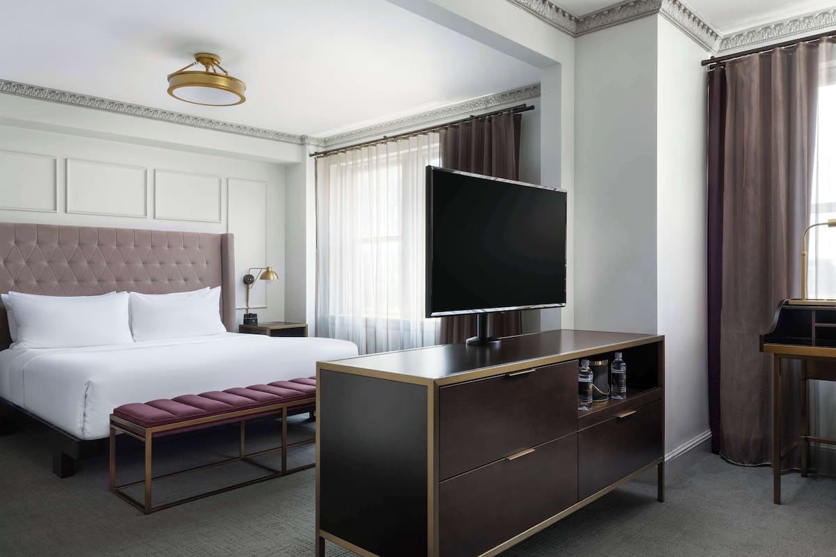 Deluxe Room, 1 King Bed