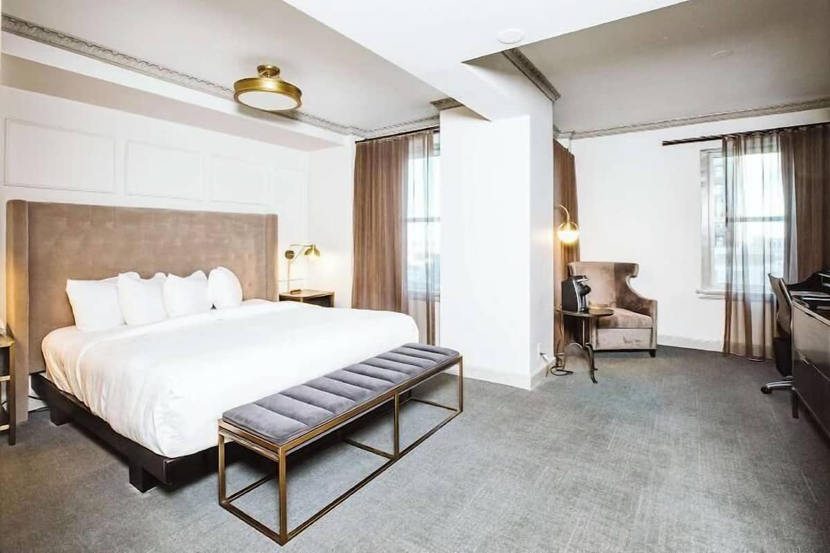 Hochwertige Bettwaren, Daunenbettdecken, Pillowtop-Betten, Zimmersafe