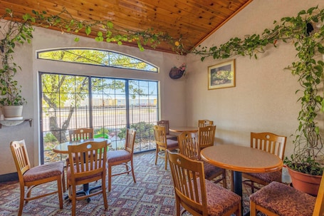 Free daily continental breakfast