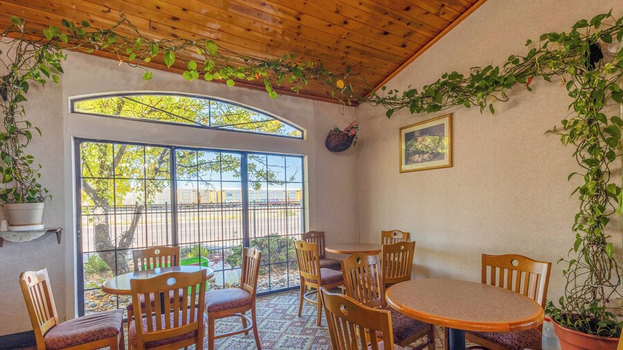 Royal Holiday Motel By Belvilla Gallup I-40