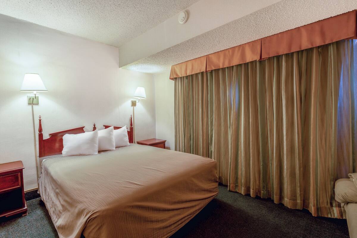 Desk, iron/ironing board, free WiFi, bed sheets