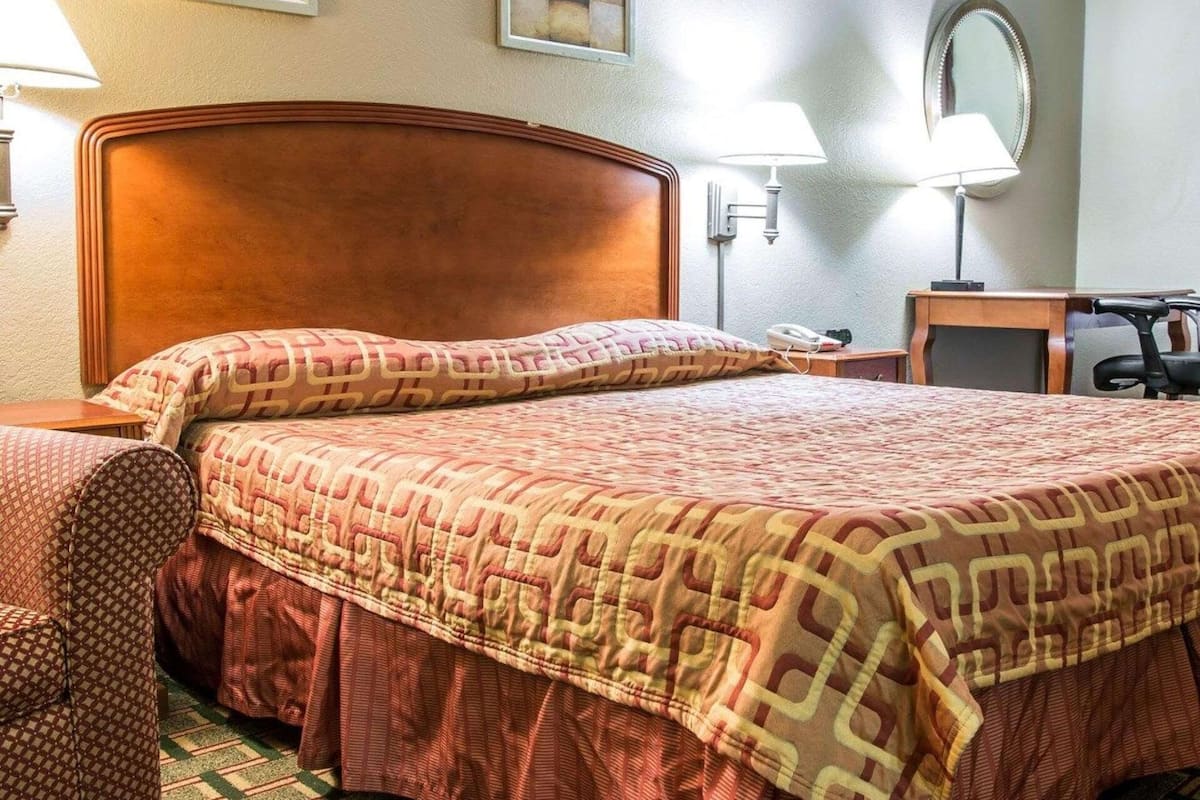 Desk, free cots/infant beds, rollaway beds, free WiFi