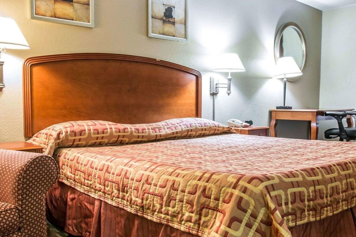 Desk, free cots/infant beds, rollaway beds, free WiFi