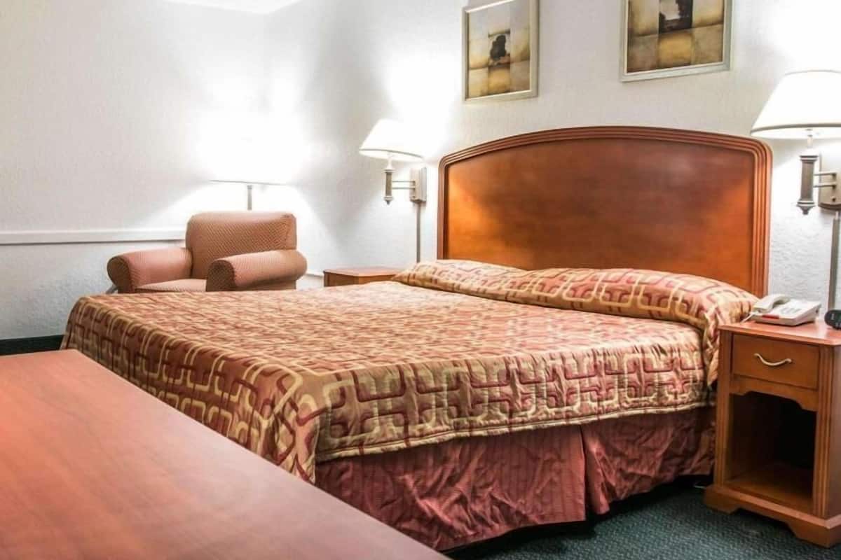 Desk, free cots/infant beds, rollaway beds, free WiFi