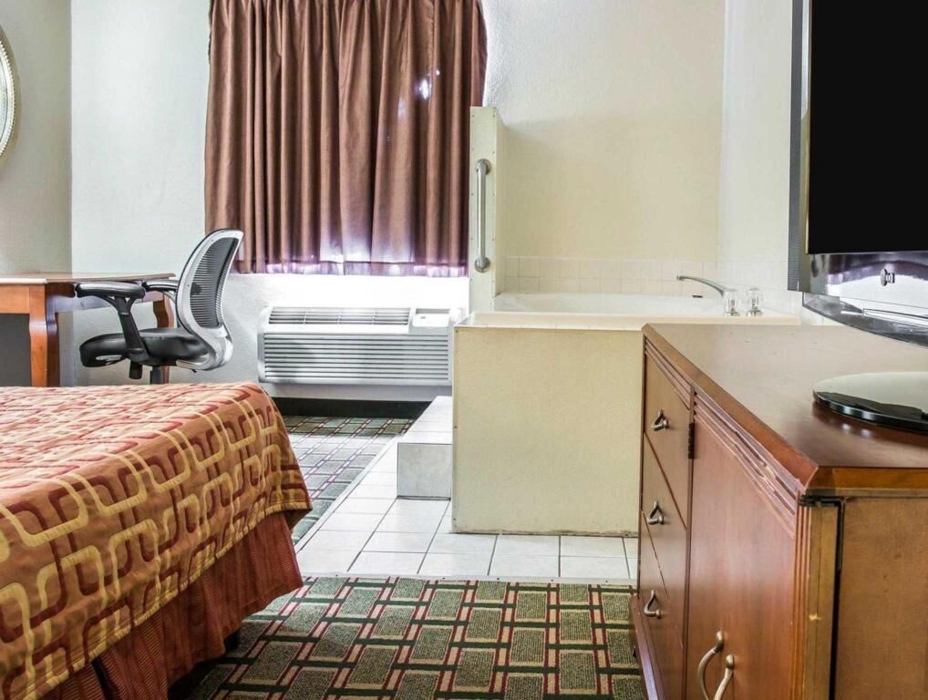Desk, free cots/infant beds, rollaway beds, free WiFi