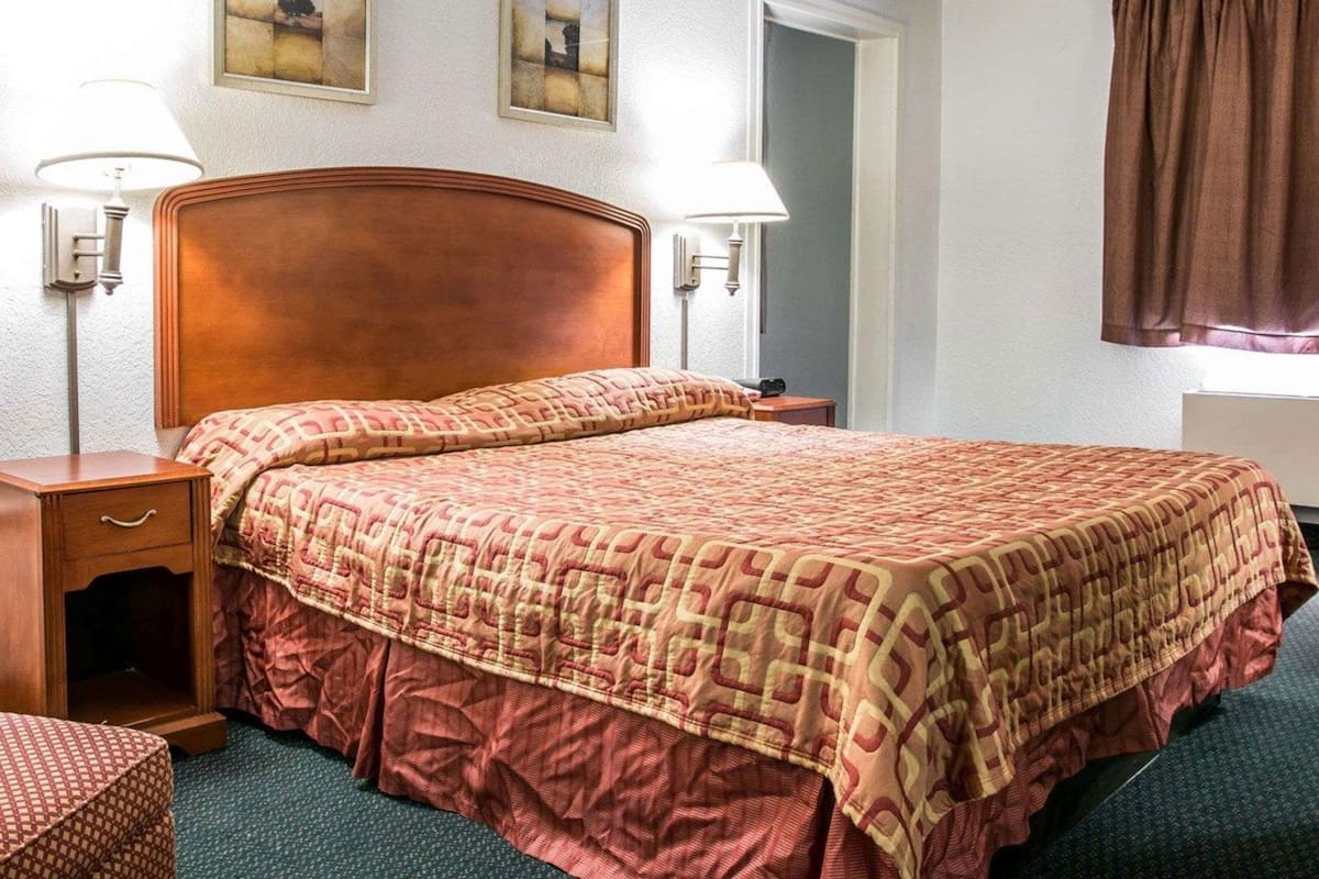 Desk, free cots/infant beds, rollaway beds, free WiFi