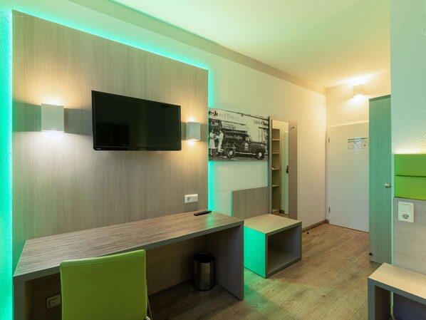 In-room safe, desk, iron/ironing board, free WiFi