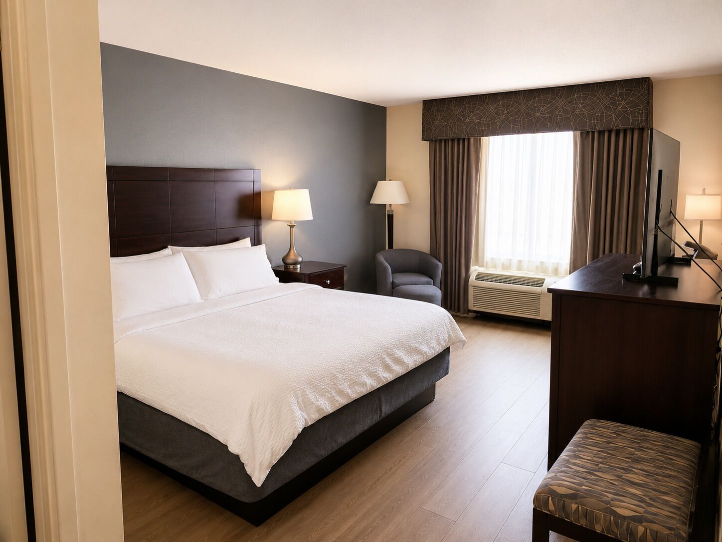 Suite, 1 kamar tidur | Meja kerja, setrika/meja setrika, dan tempat tidur bayi (biaya tambahan)