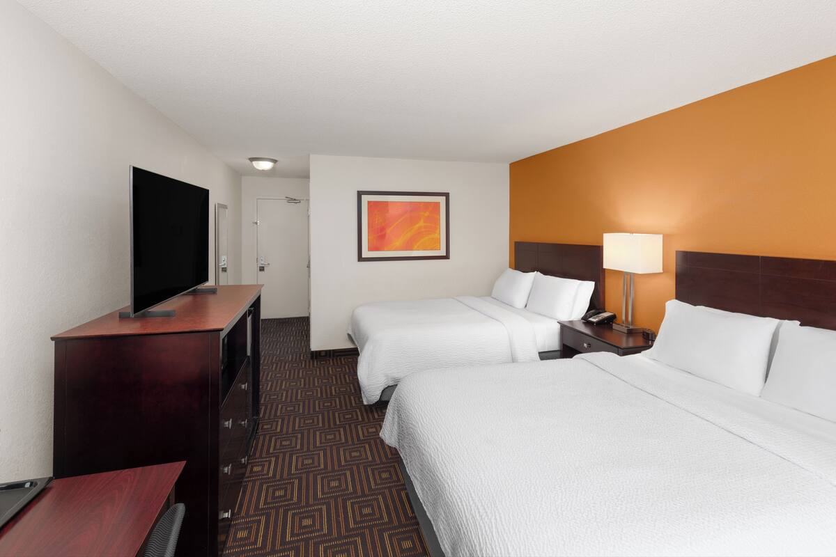 Desk, iron/ironing board, cots/infant beds, free WiFi