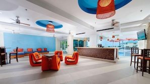 Lounge - Radisson Aquatica Resort Barbados (Bridgetown)
