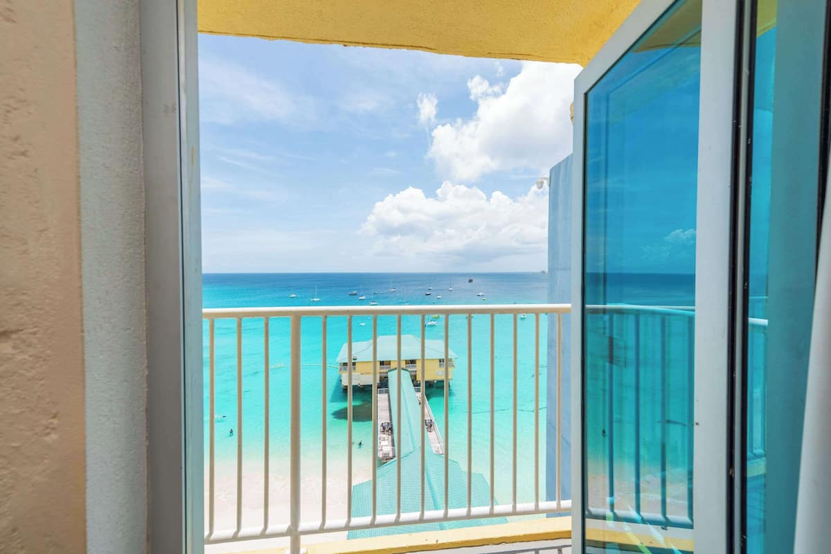 Chambre Premium, 1 très grand lit, en front de plage
