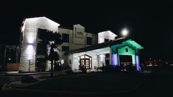 Façade de lâhĂ©bergement - soirĂ©e/nuit