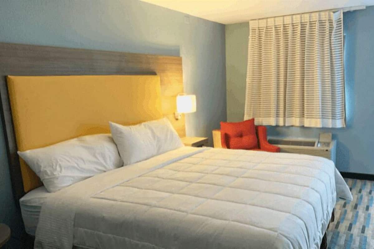 Memory-foam beds, desk, laptop workspace, soundproofing