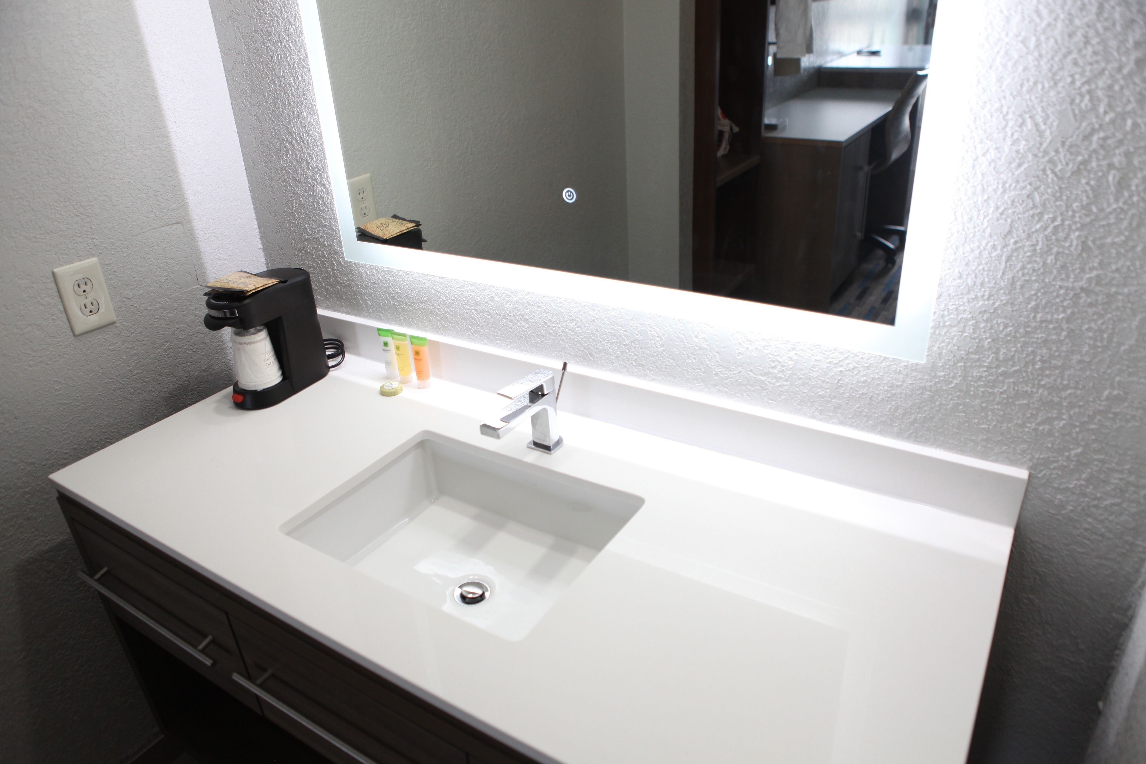 All Seasons Inn & Suites — photo 14