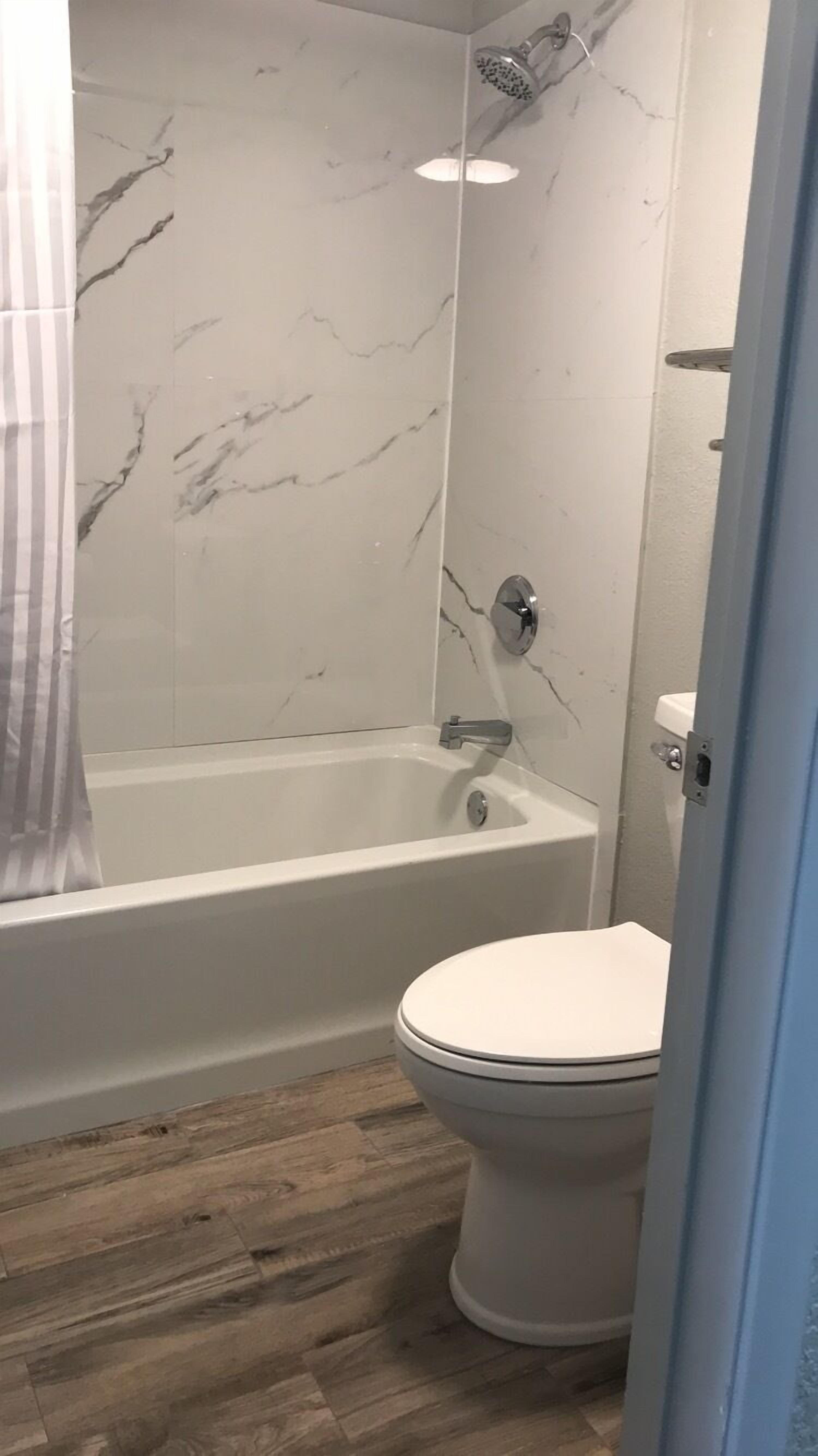 Premium King Bed Smoking | Bathroom