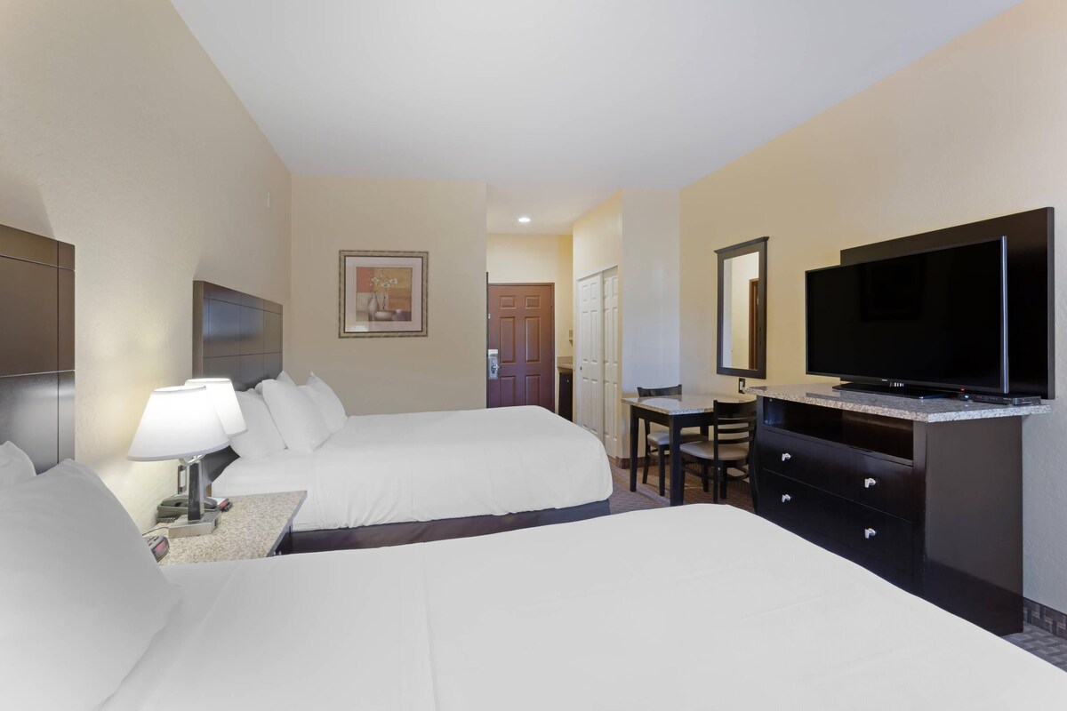 Kamar Standar, 2 Tempat Tidur Queen | Seprai premium, bantalan ekstra lembut, dan meja kerja