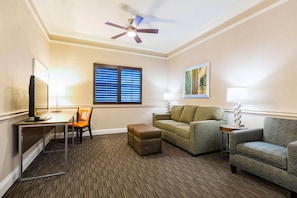 Premium bedding, desk, blackout curtains, iron/ironing board - Radisson Resort at the Port (Cape Canaveral)