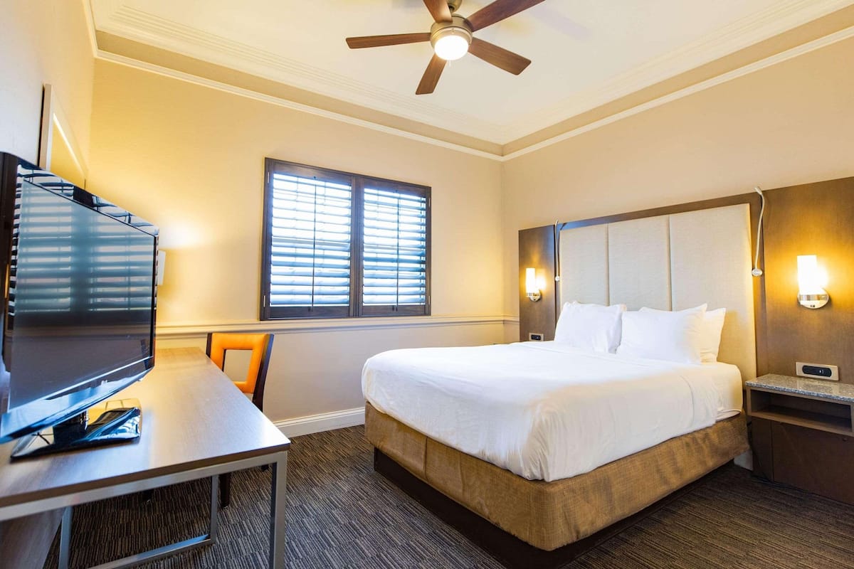 1 bedroom, premium bedding, desk, blackout drapes