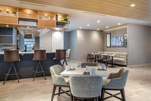 Breakfast, lunch, dinner served; American cuisine  - Sheraton Suites Wilmington Downtown (Wilmington)