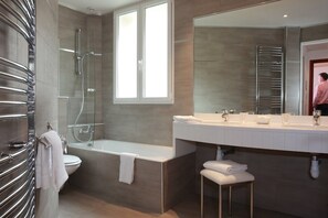 Gratis toalettartiklar, hårtork och handdukar