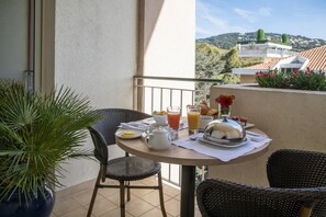 Chambre Supérieure Balcon | City view