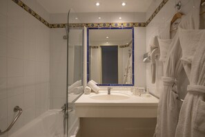 Set di cortesia gratuito, asciugacapelli, asciugamani