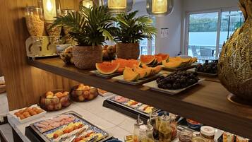 Daily buffet breakfast for a fee