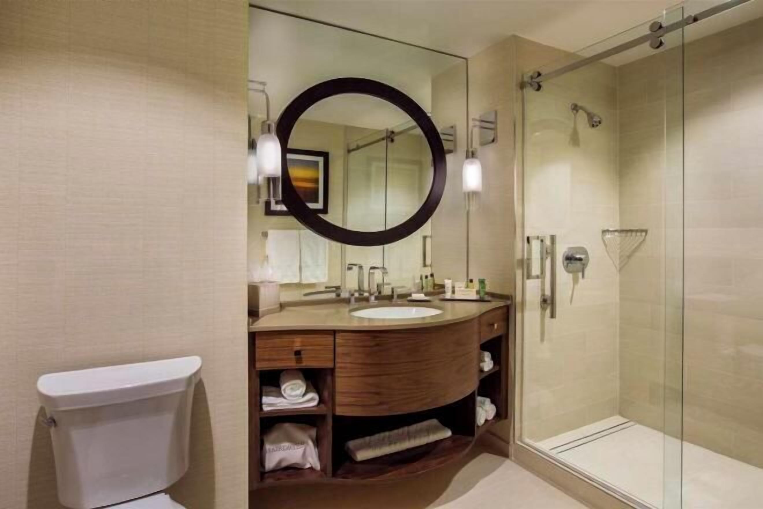 Rainfall showerhead, free toiletries, hair dryer, towels