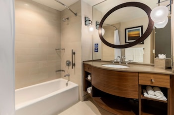 Rainfall showerhead, free toiletries, hair dryer, towels at Hilton La Jolla Torrey Pines