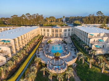 Hotel Exterior at Hilton La Jolla Torrey Pines