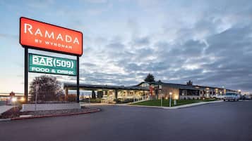 A Ramada by Wyndham hotel with a bar, food & drink, and a covered walkway.