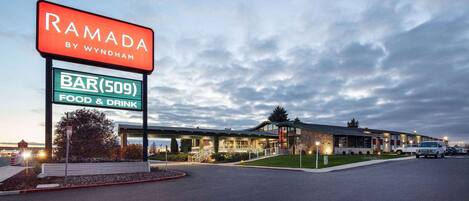 A Ramada by Wyndham hotel with a bar, food & drink, and a covered walkway.