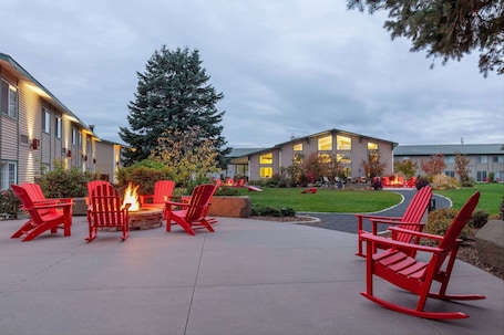 Courtyard. Ramada by Wyndham Spokane Airport