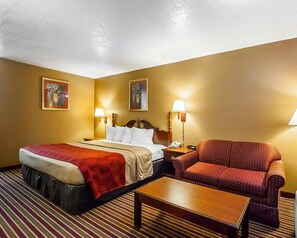Desk, iron/ironing board, free WiFi, bed sheets - Econo Lodge Dyersburg I-155 (Dyersburg)