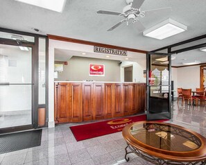 Lobby - Econo Lodge Dyersburg I-155 (Dyersburg)