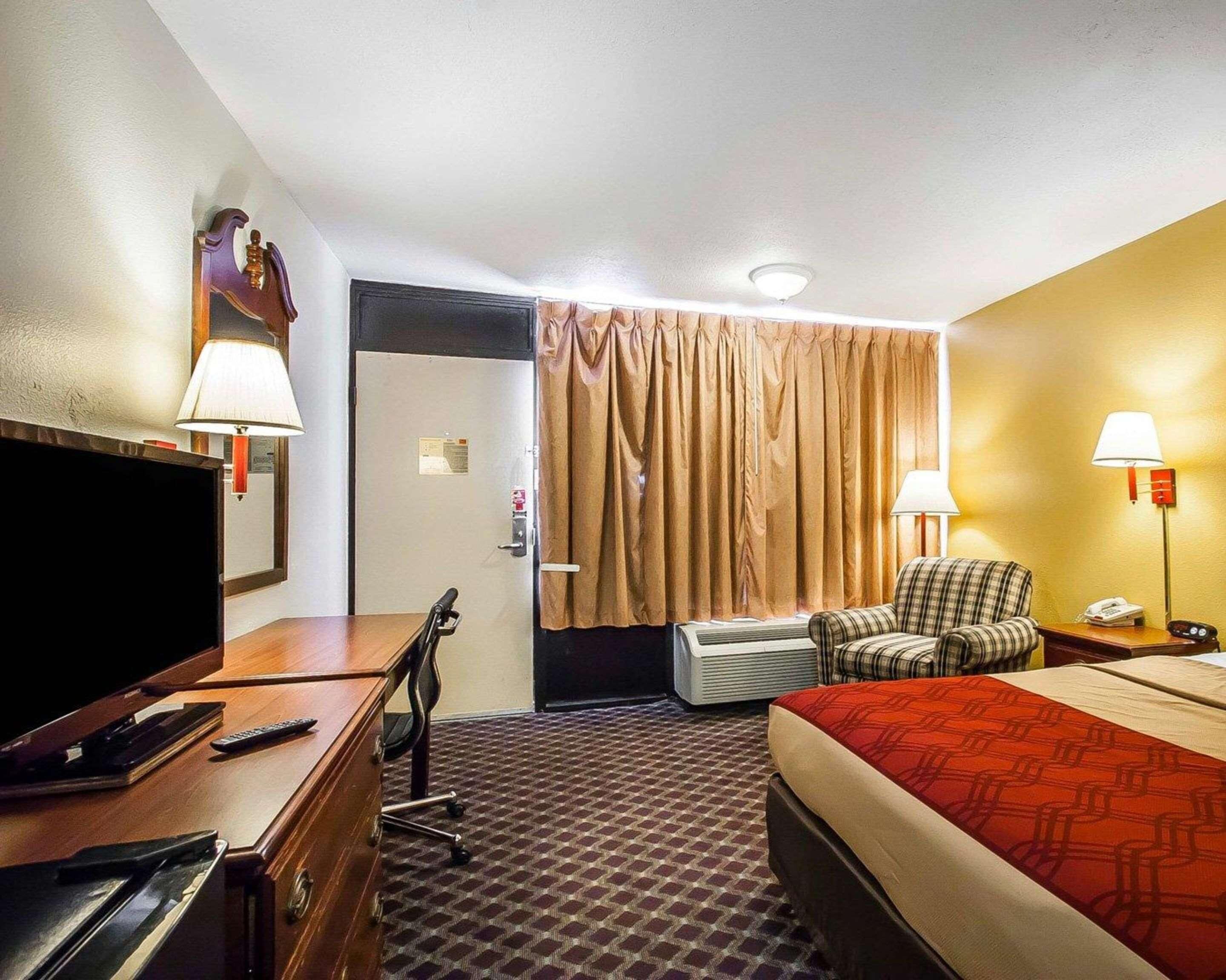 Desk, iron/ironing board, WiFi (free), bed sheets