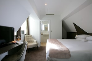 Desk, iron/ironing board, free WiFi, bed sheets