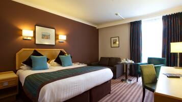 Classic Family Room (2 Adults + 1 Child) | Desk, iron/ironing board, free WiFi, bed sheets