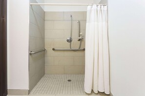 Room, 1 Queen Bed, Accessible, Non Smoking (Hearing Accessible) | Bathroom | Combined shower/tub, free toiletries, hair dryer, towels - Wingate by Wyndham Gurnee (Gurnee)