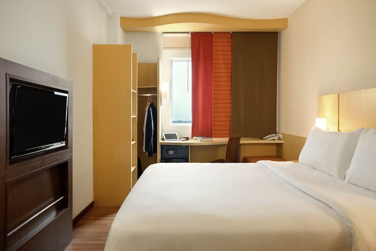 Double Room, 1 Double Bed | Desk, laptop workspace, blackout drapes, iron/ironing board