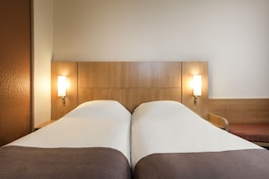 Twin Room, 2 Twin Beds | Desk, laptop workspace, blackout drapes, iron/ironing board