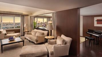 Presidential-Suite, 1 King-Bett | Hochwertige Bettwaren, Minibar, Zimmersafe, Schreibtisch