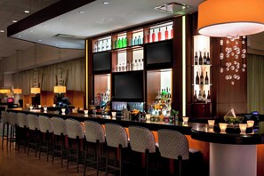 2 bars/lounges
