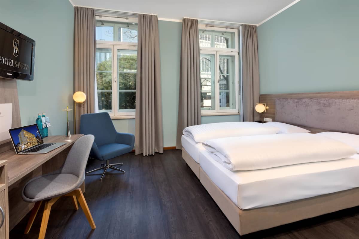 1 bedroom, premium bedding, in-room safe, desk