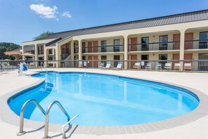 Seasonal outdoor pool, pool umbrellas