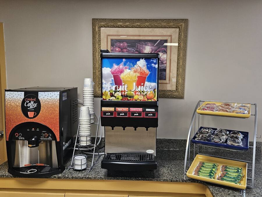 Café da manhã para viagem grátis todos os dias