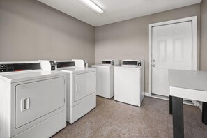 Laundry room - Days Inn by Wyndham Norfolk Airport (Norfolk)