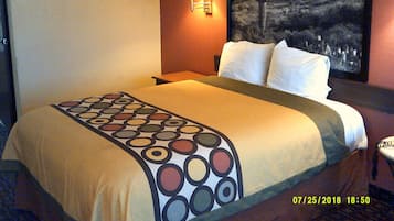 Standaard kamer, 1 queensize bed | Een bureau, een laptopwerkplek, een strijkplank/strijkijzer