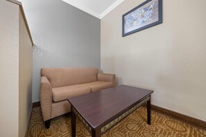 高档床上用品、办公桌、笔记本电脑工作区、熨斗/熨衣板