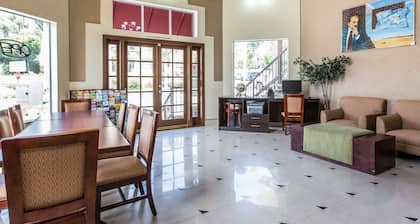 Econo Lodge Inn & Suites Fallbrook Downtown